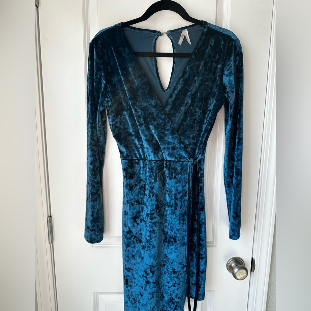 💙 True Destiny Teal Crushed Velvet Faux Wrap Dress Size M